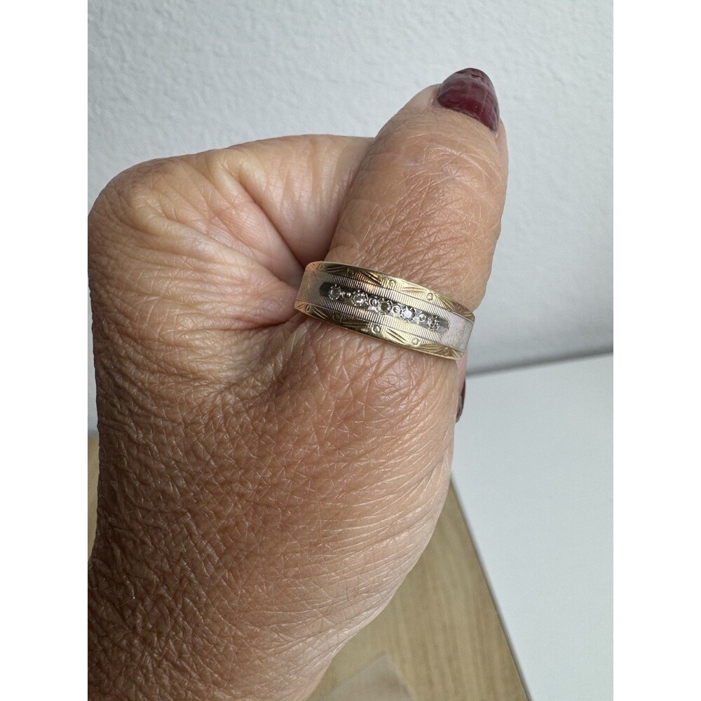 14K Gold Diamond Etched Vintage Wedding Band Sz 10.5 5 Grams Two Tone - Picture 10 of 11